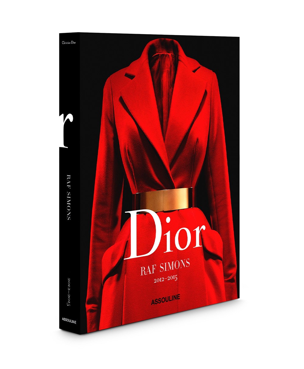 Coverbild des Bildbands „Dior by Raf Simons“  von Assouline im RAUM concept store 