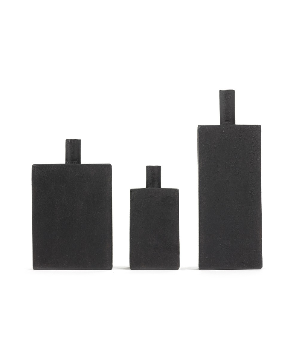 Hier abgebildet sind alle Varianten von Vase Black Moro von Antonio Sciortino mit Serax - RAUM concept store