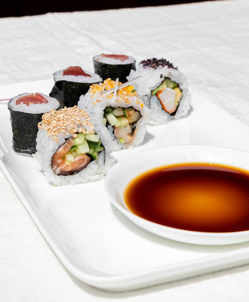 Hier abgebildet ist ein Moodbild des Sushi Sets von Dibbern – im Onlineshop RAUM concept store