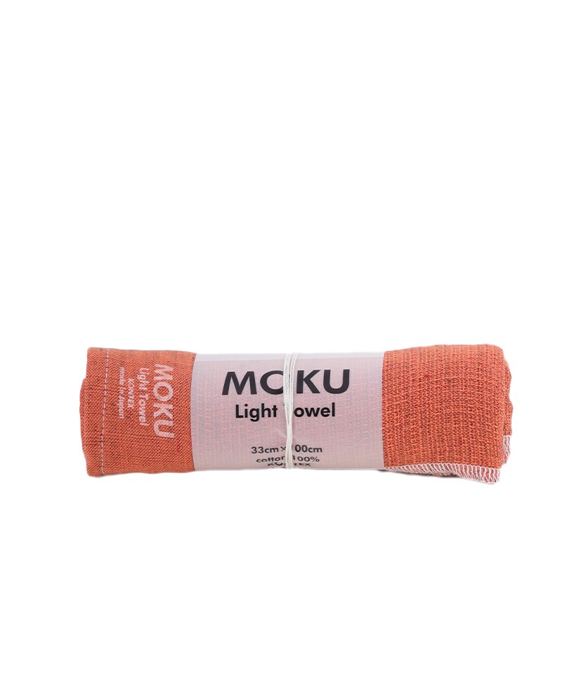 Hier abgebildet ist das Moku leichtes Baumwoll-Handtuch m in orange von Kenkawai – im RAUM concept store