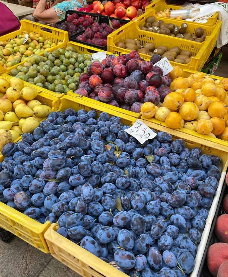 Obst und Gemüse der Saison auf dem Markt