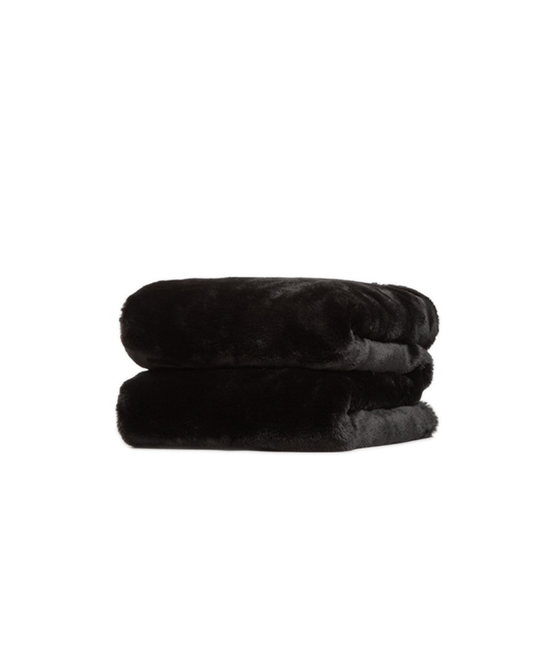 Das Produktfoto zeigt die Decke Little Brady von der Marke Apparis in der Farbe noir – im Onlineshop RAUM concept store