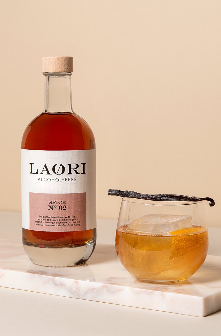 Der Spice No. 2 von LAORI ist eine alkoholfreie Alternative für Rum