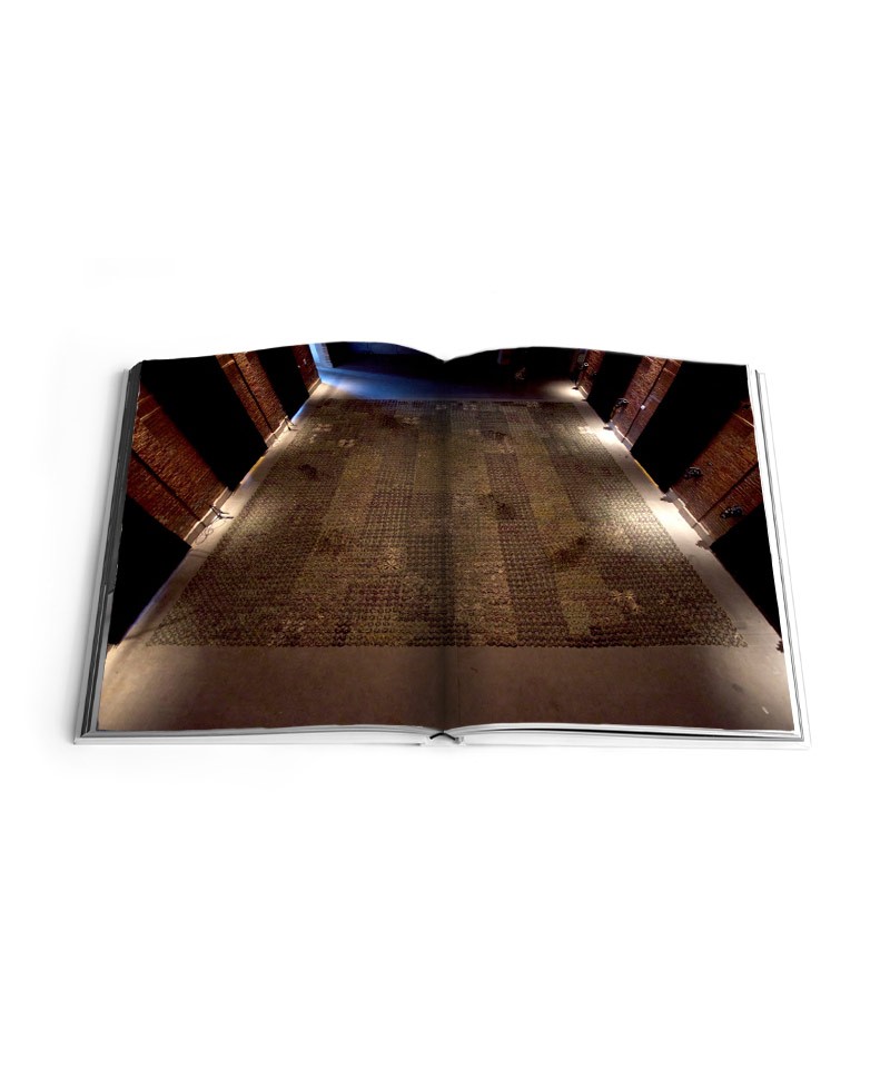 Hier sehen Sie die Innenansicht des Bildband The Art Library: Discovering Arab Artists von Rizzoli New York – im Onlineshop RAUM concept store Hier sehen Sie die Innenansicht des Bildband The Art Library: Discovering Arab Artists von Rizzoli New York – im Onlineshop RAUM concept store