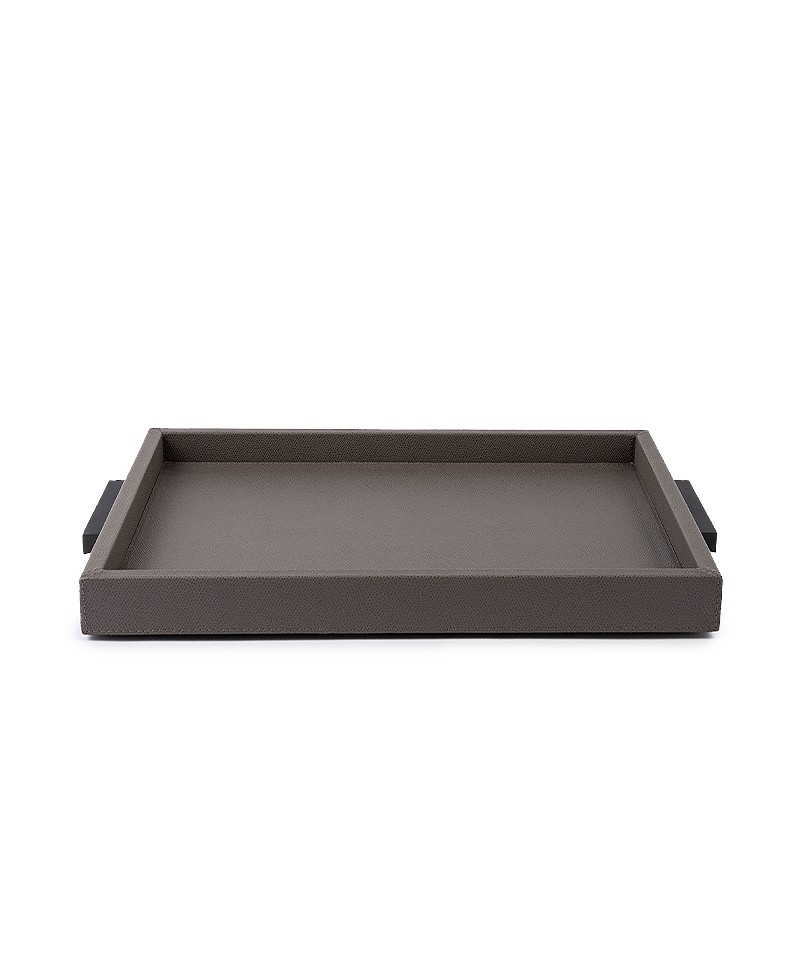 Hier abgebildet ist das Deco Tray aus Kalbsleder small in smoke bronze von GioBagnara – im RAUM concept store