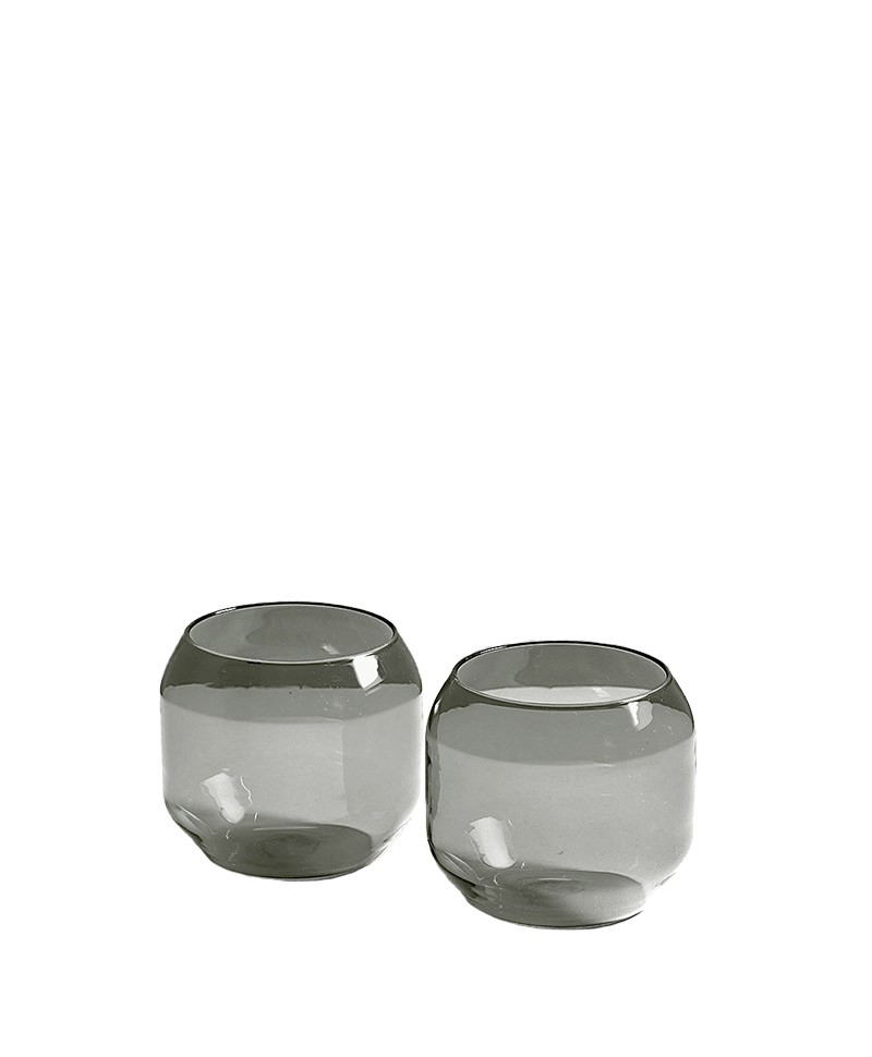 Dieses Produktbild zeigt das Velasca Glas Acqua in fog gray von R+D.Lab im RAUM concept store.