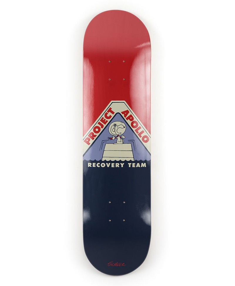 Dieses Produktbild zeigt das Skateboard Kunstobjekt x Schulz Peanut Apollo Recovery von The Skateroom im RAUM concept store.