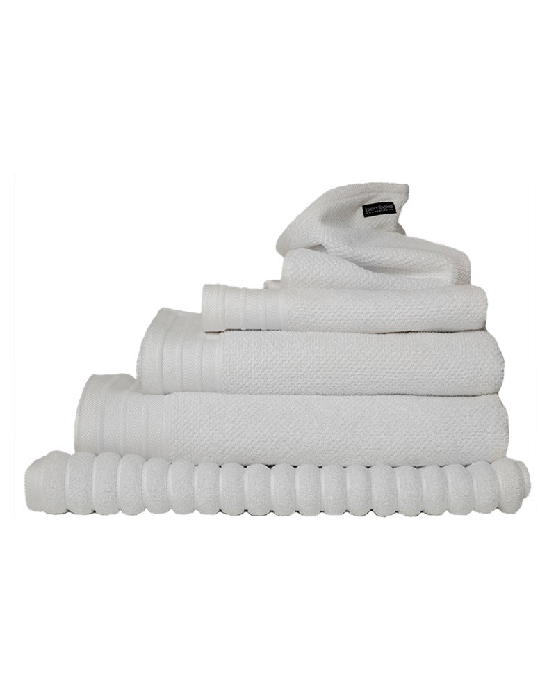 Hier abgebildet ist das Hochwertige Jacquard-handtuch in white von Bemboka – im Onlineshop RAUM concept store