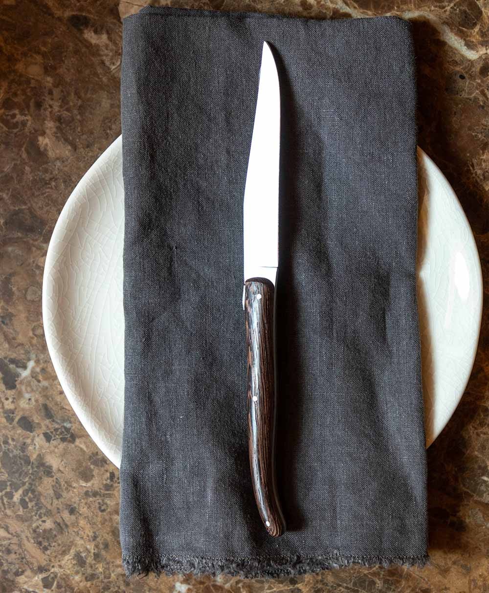 Hier abgebildet ist das Steakmesser-Set Quoti Dien von Laguiole en Aubrac – im Onlineshop RAUm concept store