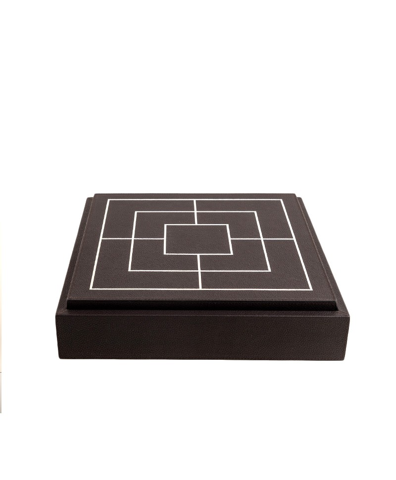 Hier sehen Sie ein Produktfoto der Quadruple Spiele-Box von GioBagnara in plum