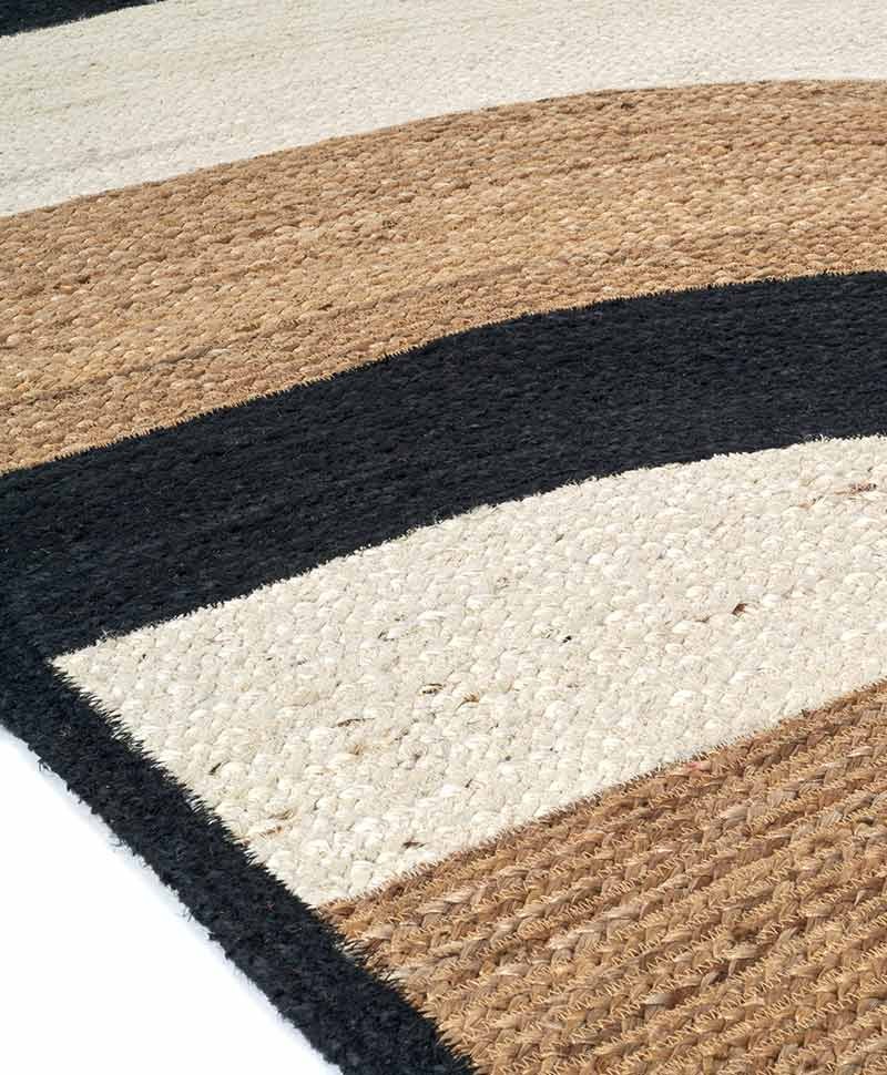 Das Produktbild zeigt eine Nahaufnahme des Teppich Penny Lane in der Farbe Black and White von Élitis im RAUM concept store