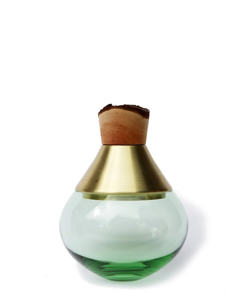 Dieses Produktbild zeigt die Glasvase India small 2 in jade von Utopia & Utility im RAUM concept store.