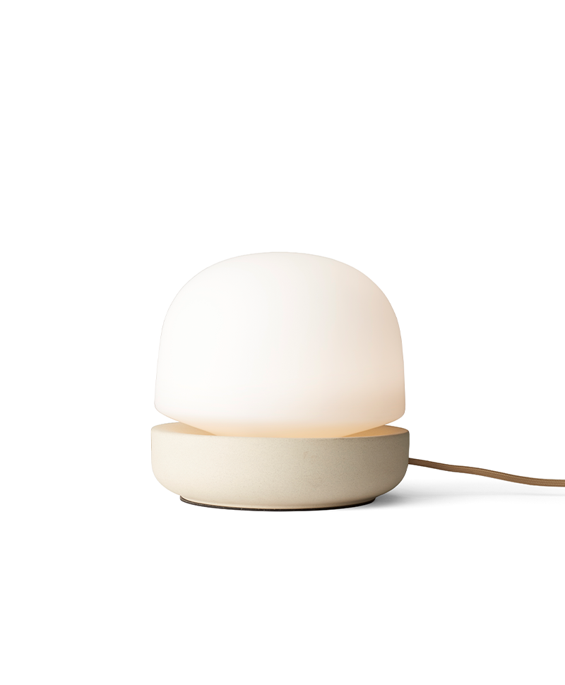 Hier sehen Sie: Tischlampe Stone Table Lamp  von Menu Design