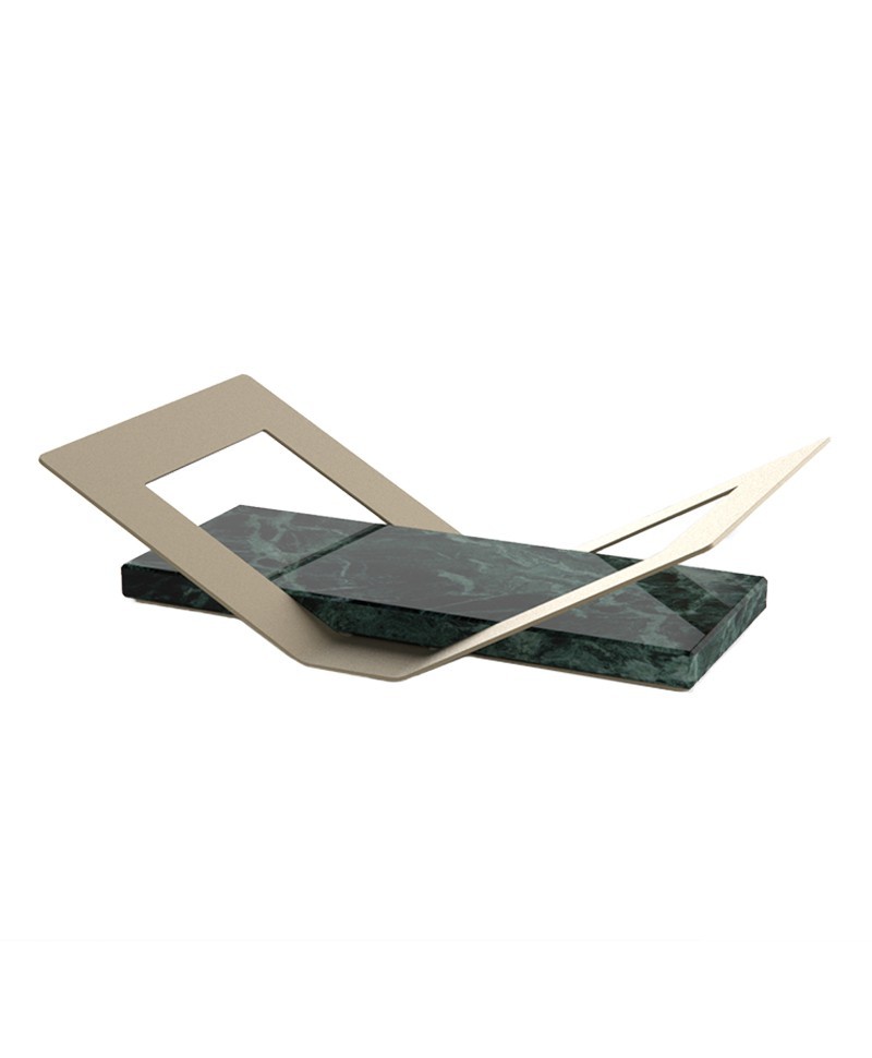 Hier sehen Sie ein Bild des grünen BOOK STAND Buchständer aus Marmor und Stahl von Fold Furniture im RAUM concept store.