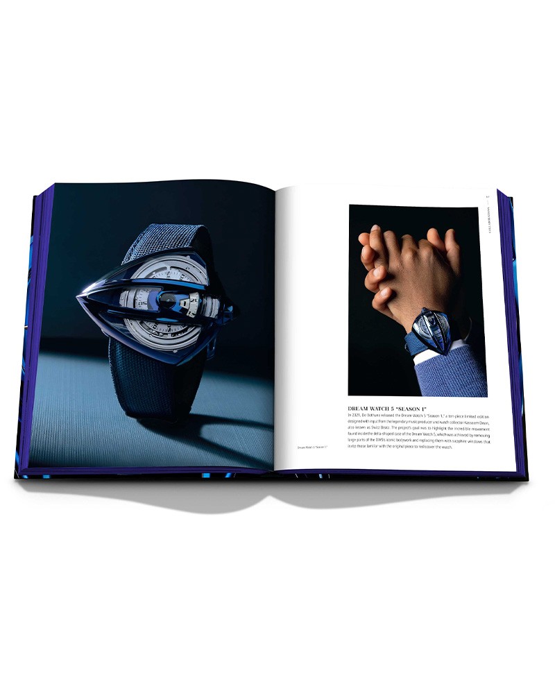 Hier abgebildet ist eine Doppelseite des Bildbandes De Bethune: The Art of Watchmaking von Assouline – im Onlineshop RAUM concept store