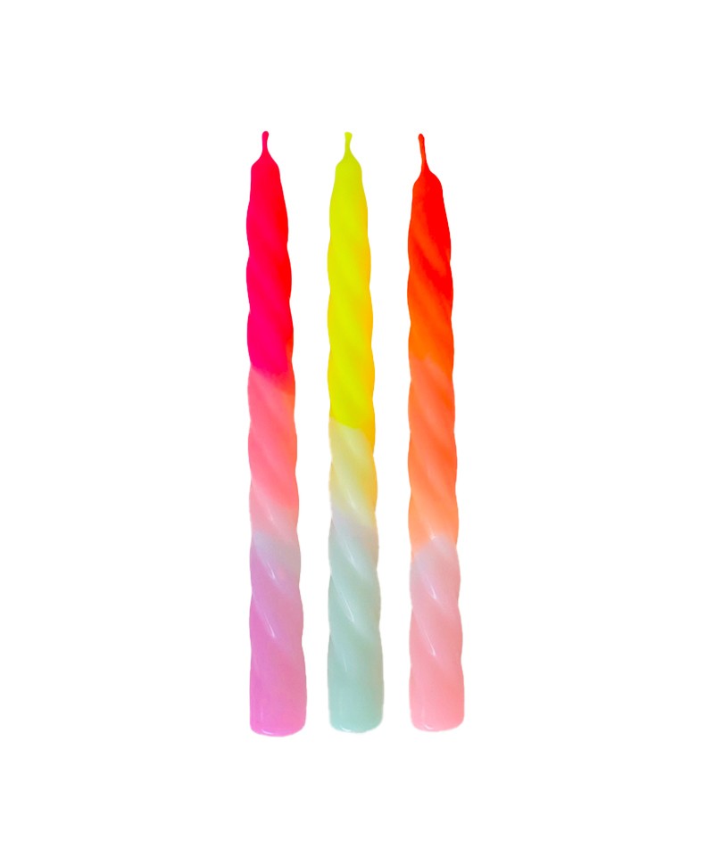 Hier sehen Sie das Produktbild der Dip Dye Twisted Kerzen Set von Pink Stories in der Farbe Shades of Fruit Salat – RAUM concept store