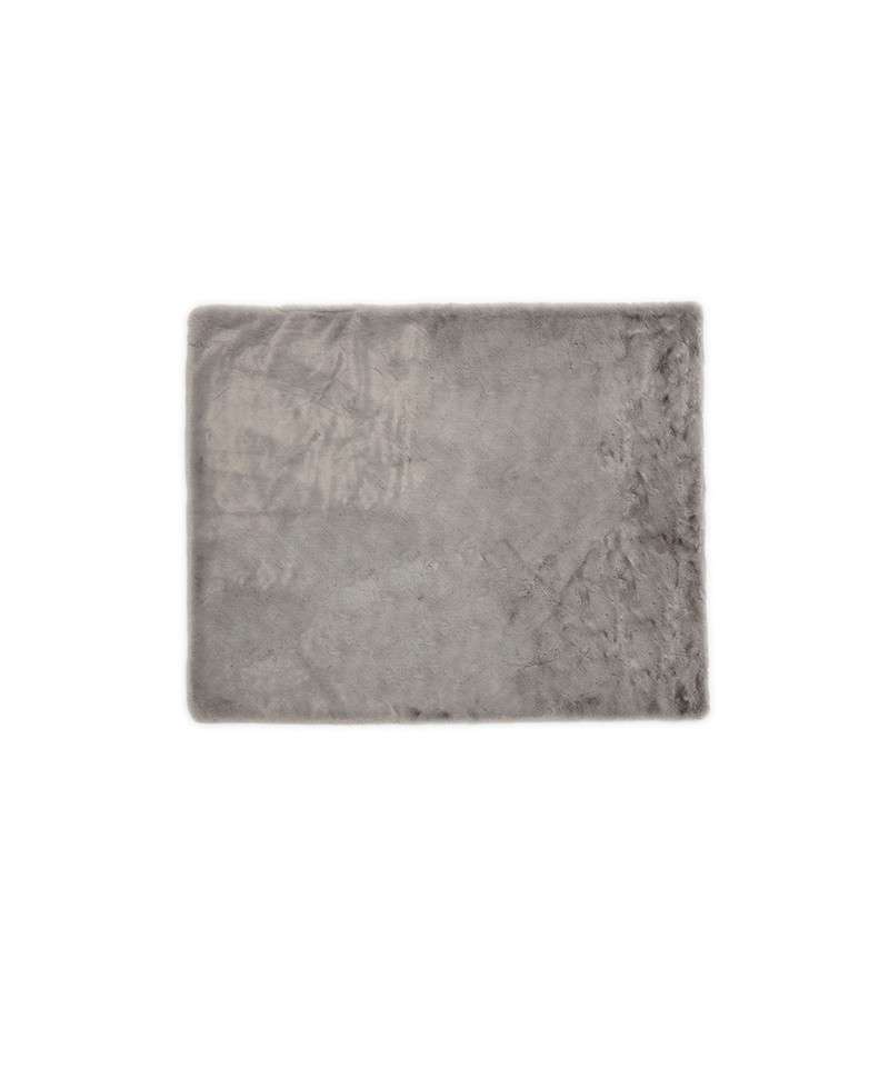 Das Produktfoto zeigt die ausgebreitete Decke Little Brady von der Marke Apparis in der Farbe smoke – im Onlineshop RAUM concept store
