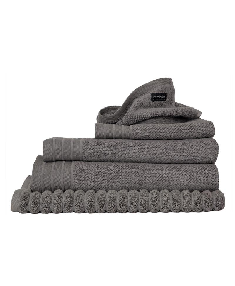 Hier abgebildet ist das Hochwertige Jacquard-handtuch in grey von Bemboka – im Onlineshop RAUM concept store