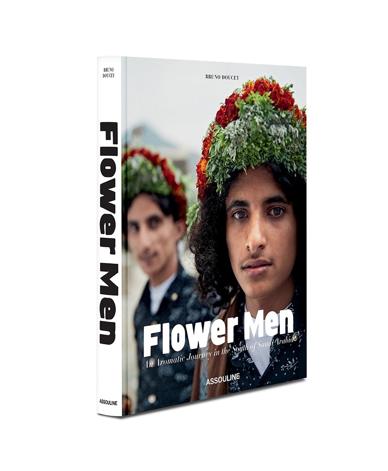 Hier sehen Sie ein Foto vom Bildband Flower Men von Assouline im RAUM concept store
