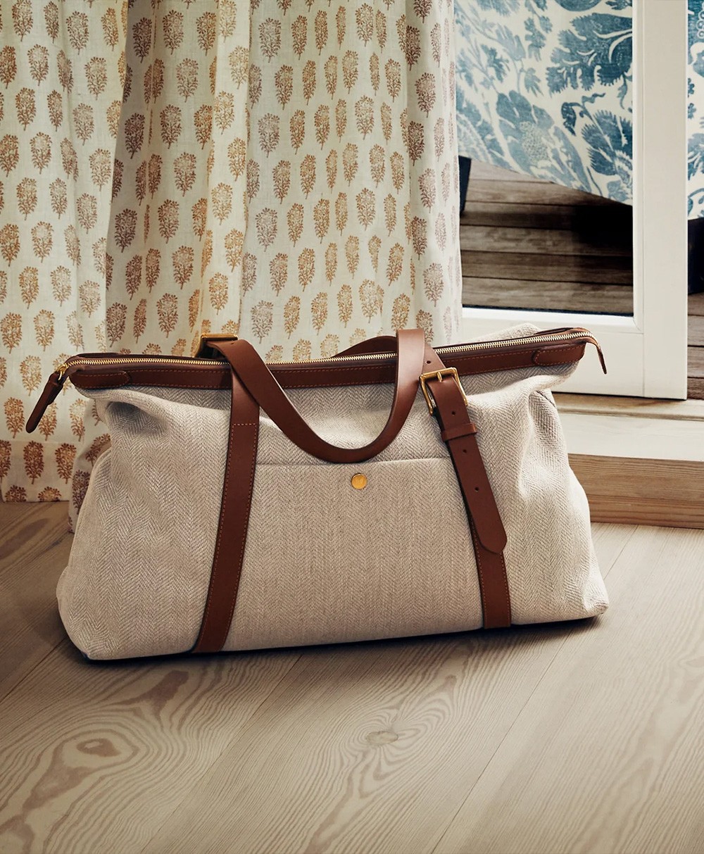 Hier abgebildet die Reisetasche Holdall von Mismo - RAUM concept store