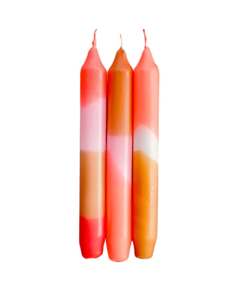 Hier sehen Sie Dip Dye Neon Kerzen Set Papaya Sand von Pink Stories – RAUM concept store