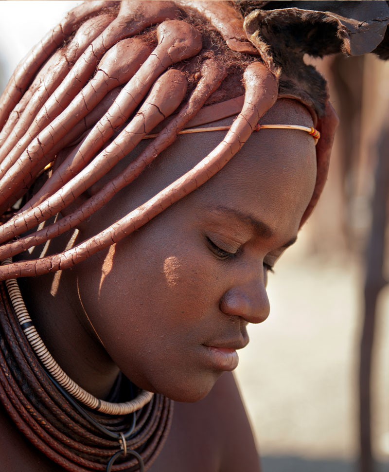 Nahaufnahme einer Himba-Frau - eines Volksstammes aus Namibia