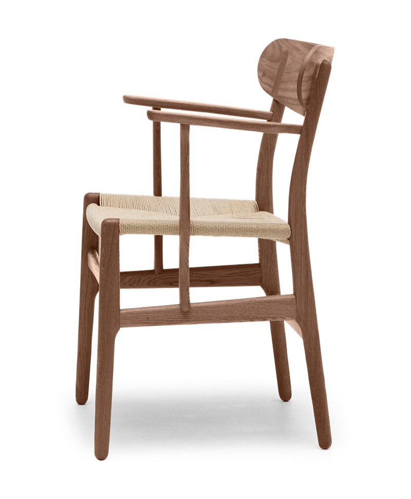 Hier abgebildet ist der Dining Chair CH26 von Carl Hansen & Sons – im RAUM concept store