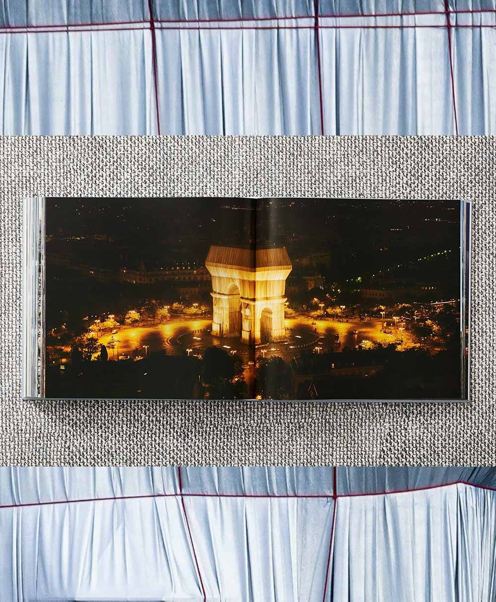 Produktbild des Bildbandes Christo and Jeanne-Claude. L'Arc de Triomphe, Wrapped, Paris vom Taschen Verlag - RAUM concept store