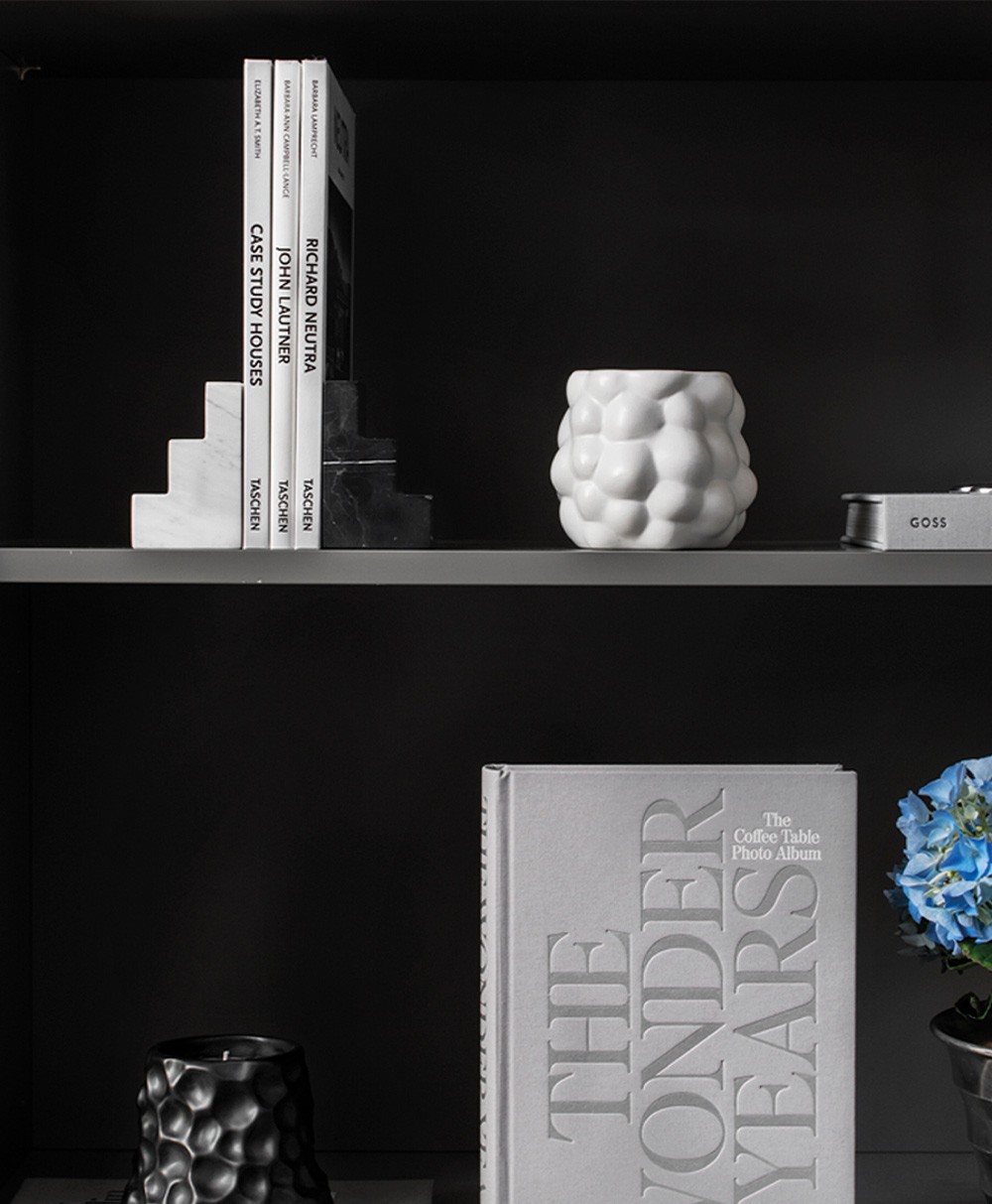 Hier sehen Sie: Bookend Stair Cube - Marble%byManufacturer%