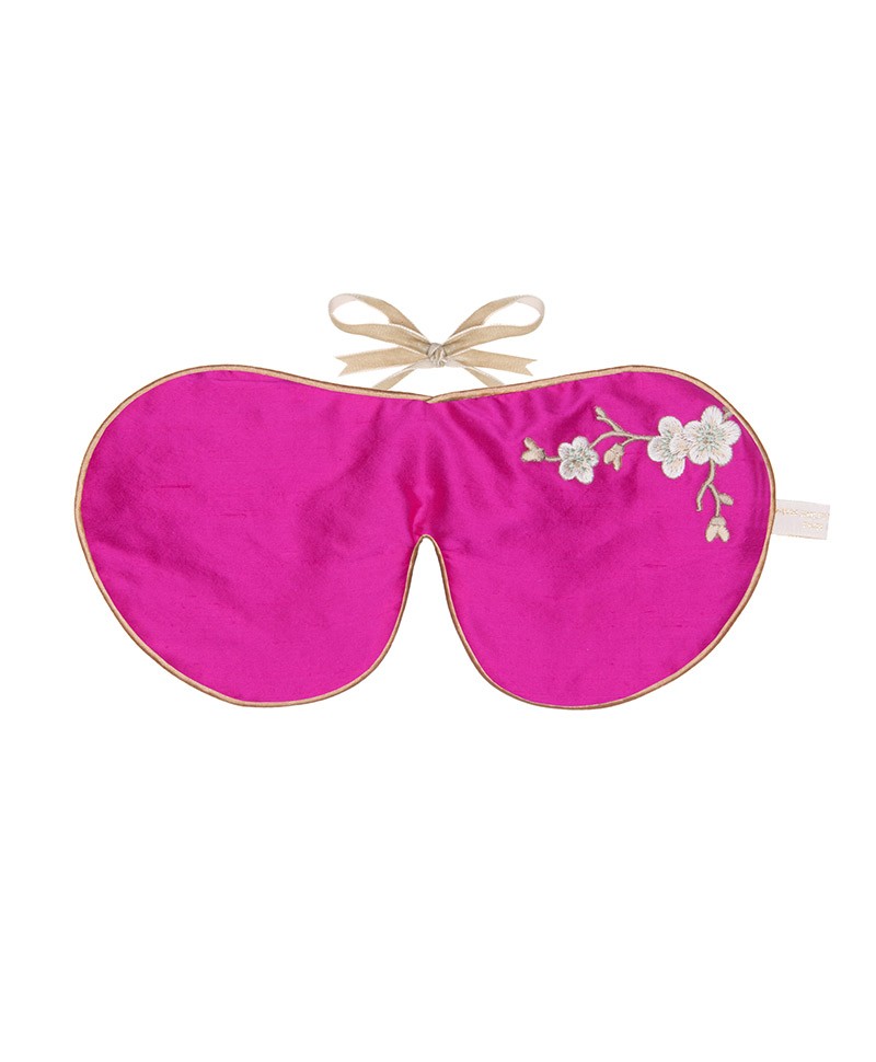 Hier sehen Sie: Schlafmaske aus Seide mit Lavendel von Holistic Silk