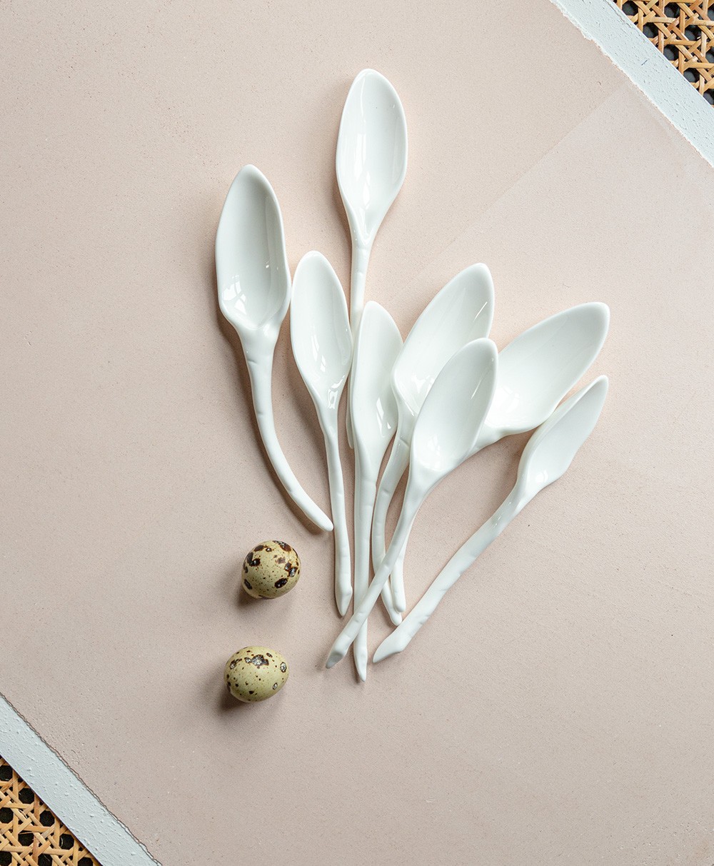 Hier abgebildet die Geschirrserie Perfect Imperfection von Roos van de Velde mit Serax - RAUM concept store