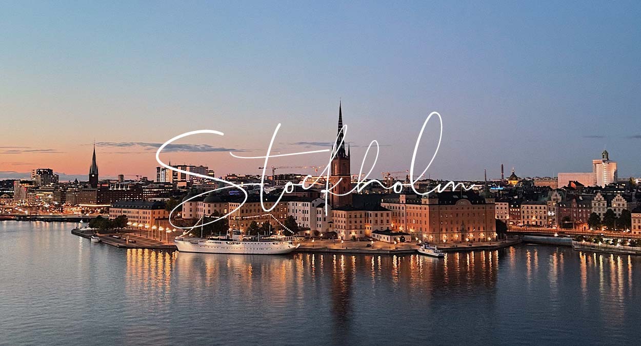 Foto von Stockholm im Sonnenuntergang mit dem Schriftzug Stockholm