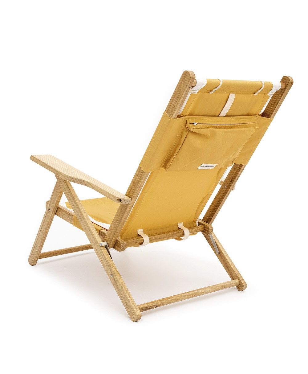 Hier abgebildet ist der The Tommy Chair in Rivie Mimosa von Business & Pleasure Co. – im RAUM concept store