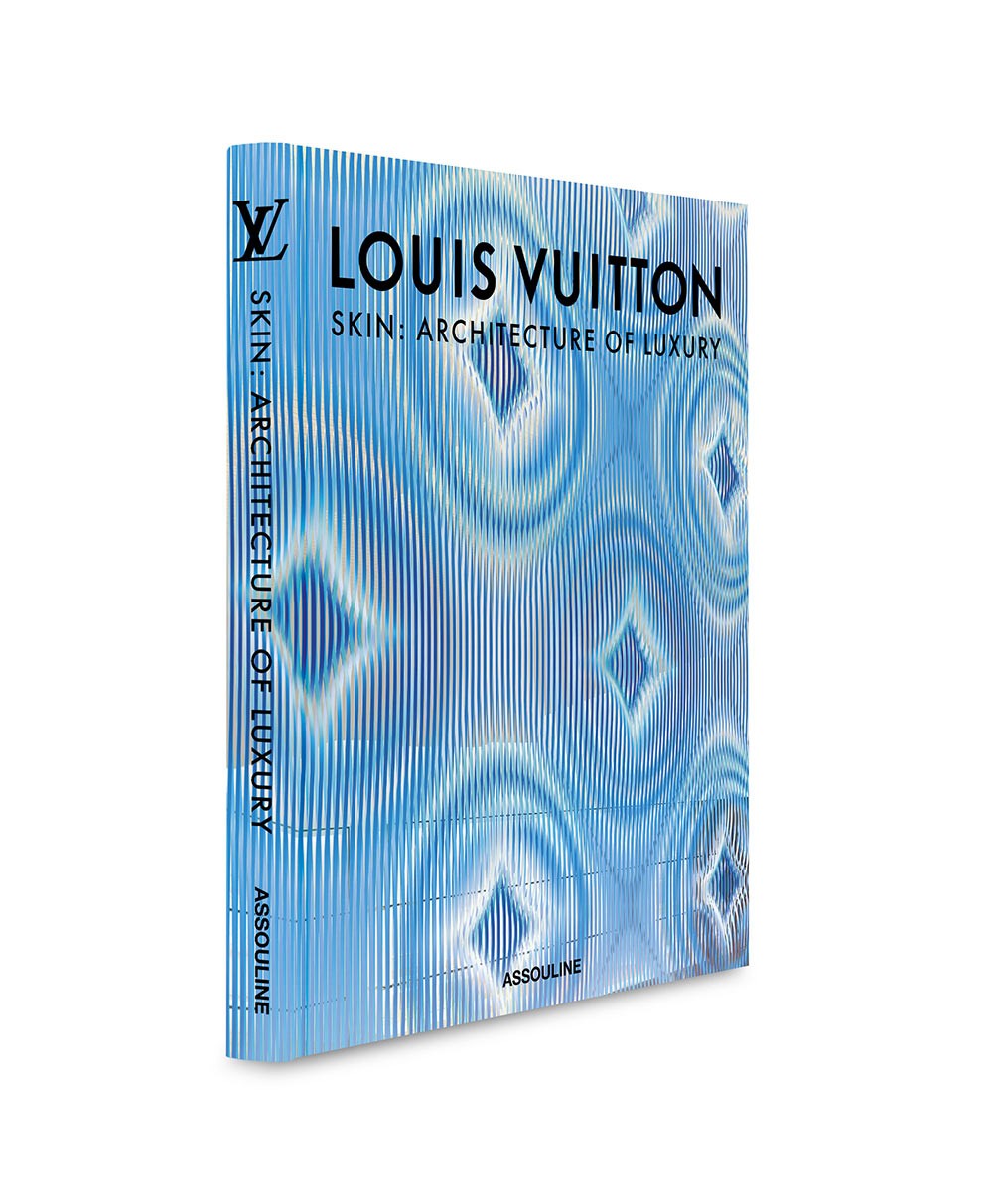 Cover in der Paris Edition des Bildband Louis Vuitton aus der Skin Kollektion von Assouline im RAUM concept store