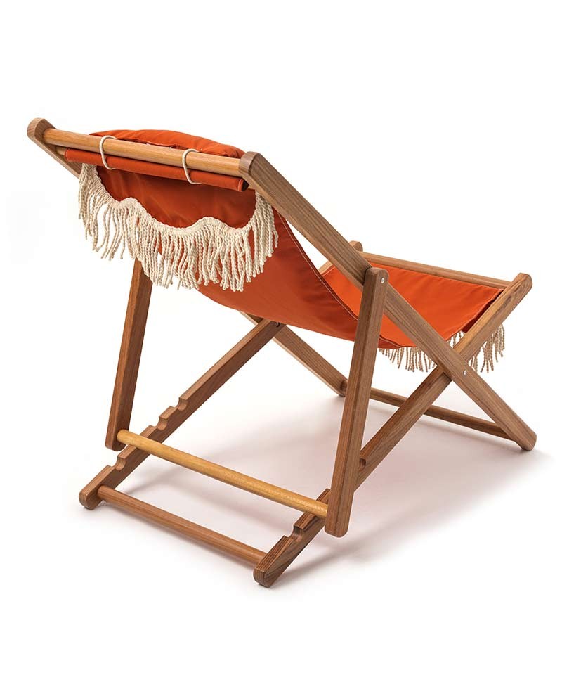 Hier abgebildet ist der Premium Sling Chair in le sirenuse von Business & Pleasure Co. – im RAUM concept store