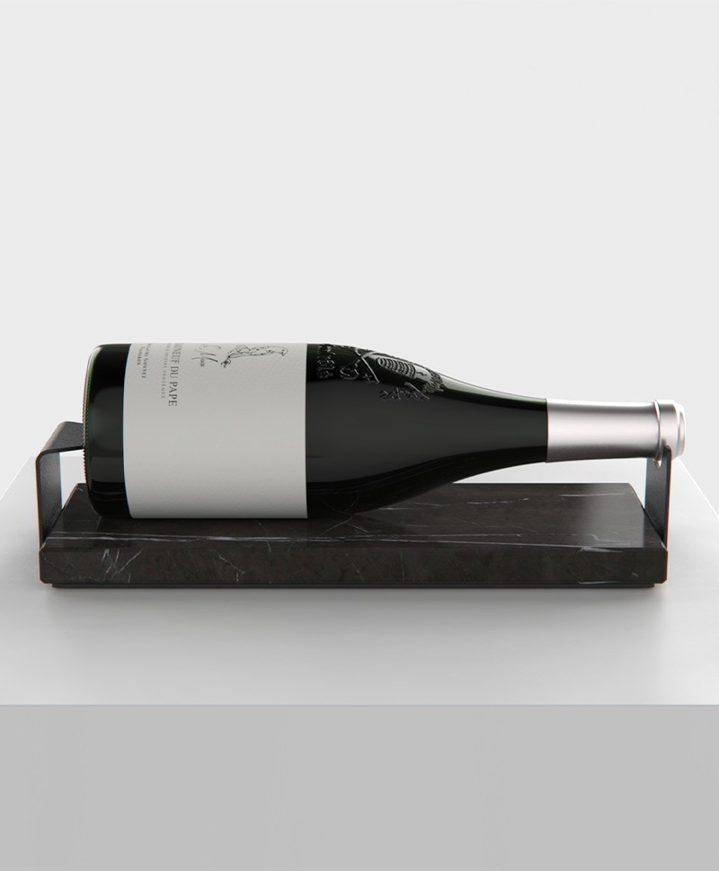 Hier sehen Sie ein Bild des schwarzen WINE STAND Weinflaschenhalter aus Marmor und Stahl von Fold Furniture im RAUM concept store.