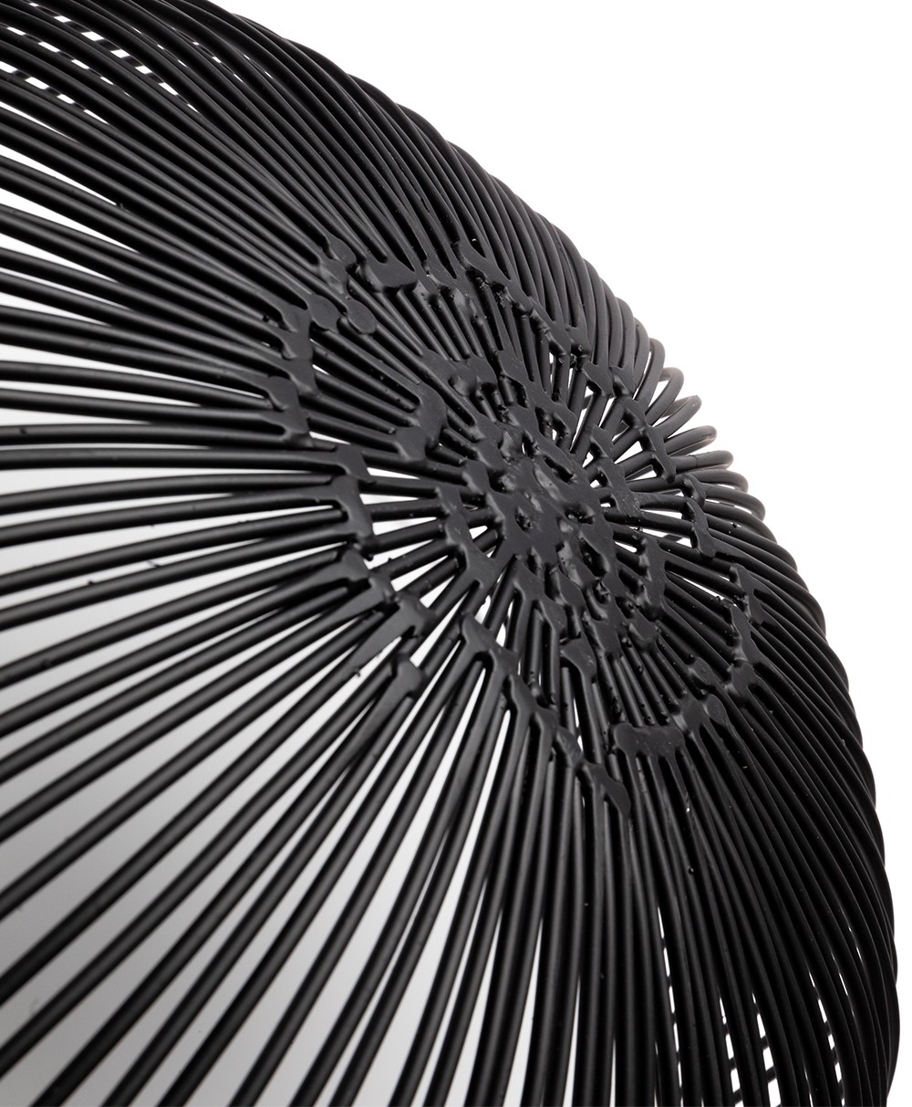 Hier abgebildet der Eisenkorb Meo designed von Antonino Sciortino für Serax - RAUM concept store