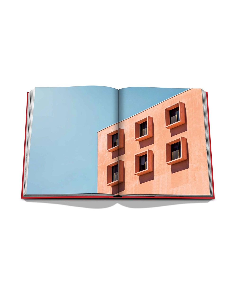 Aufgeschlagene Seite des Coffee Table Books „Bauhaus Style“ von Assouline im RAUM concept store 