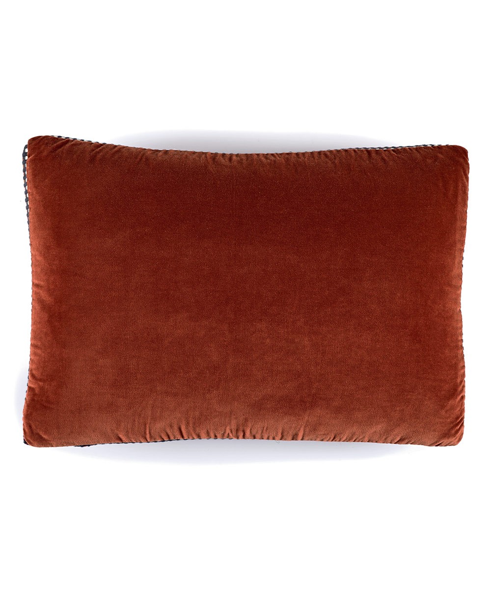 Velvet cushion Athena with piping finish