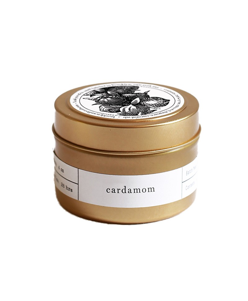 Hier abgebildet ist die Handgegossene Duftkerze Minimalist Gold Travel Cardamon von Brooklyn Candle Studio – im Onlineshop RUAM concept store