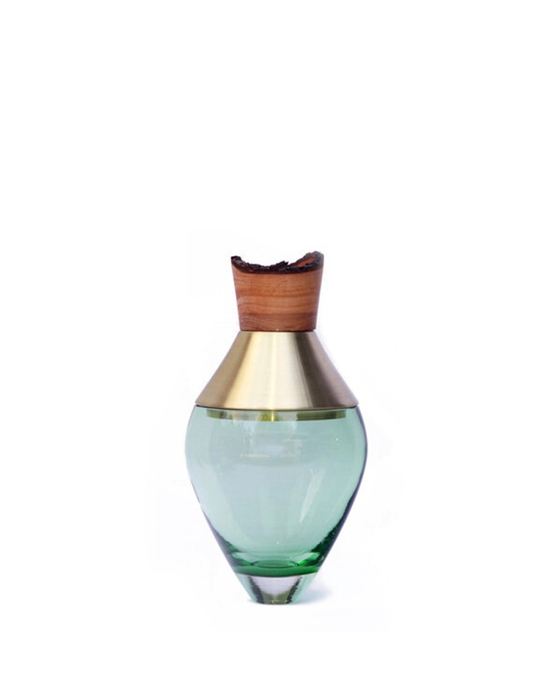 Hier sehen Sie ein Foto von Vase India Small Jade von Utopia & Utility