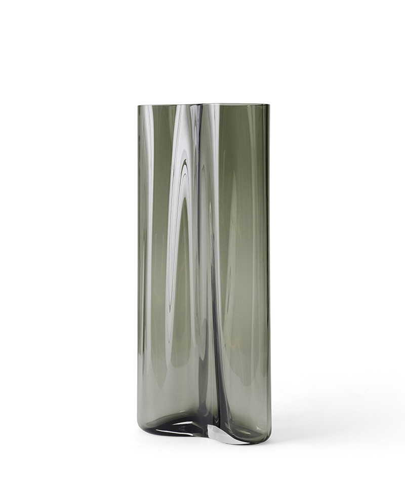 Hier sehen Sie ein Produktfoto der Aer Vase von Menu Design in der Größe 49