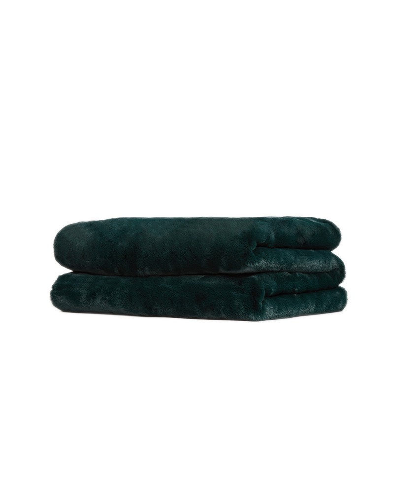 Das Produktfoto zeigt die Decke Brady von der Marke Apparis in der Farbe emerald – im Onlineshop RAUM concept store