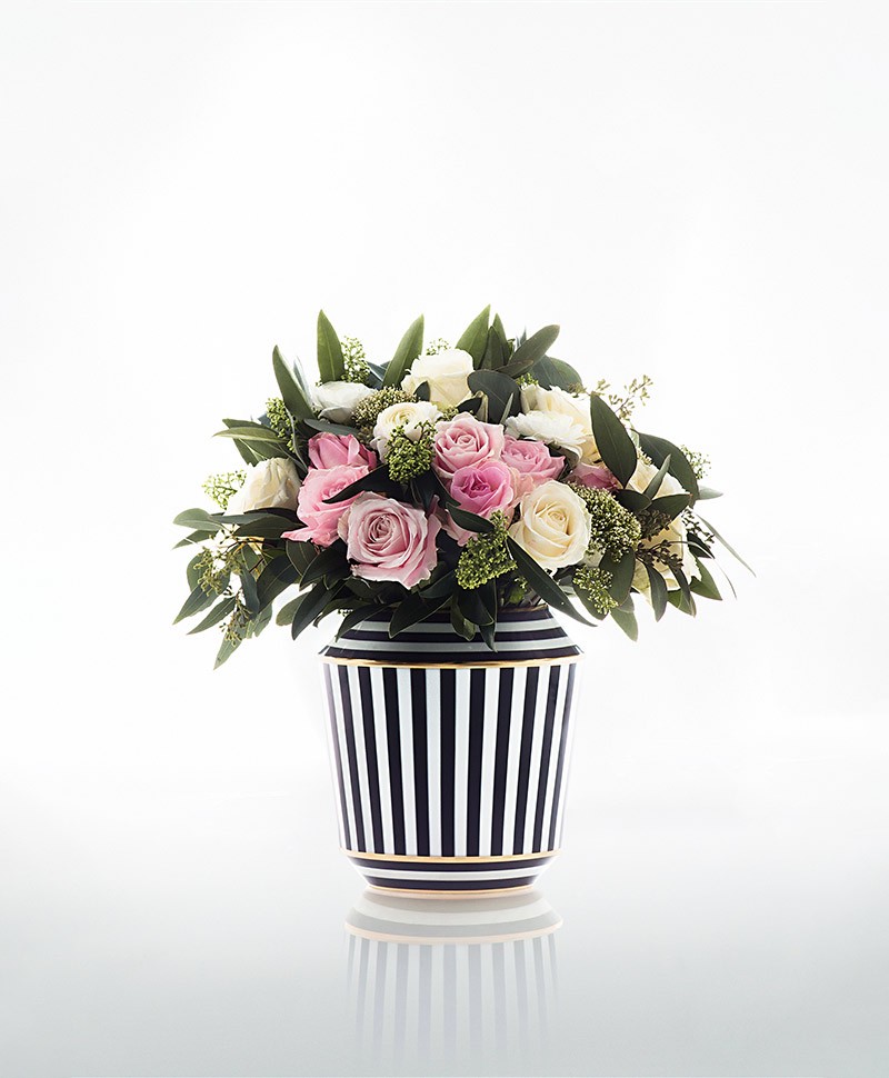 Hier ist ein Moodbild der Vase Luna Ca' D'Oro mittel zu sehen – im Onlineshop RAUM concept store