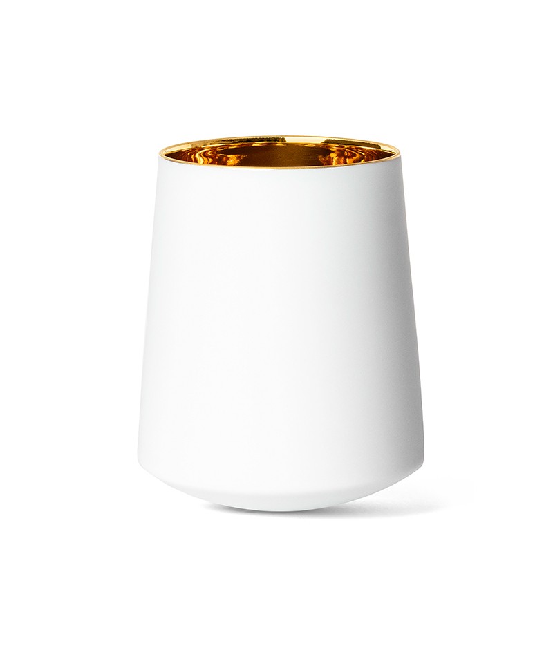 Hier ist das Produktbild des Weissweinbecher Grand Cru Gold in der Farbe weiss zu sehen – im Onlineshop RAUM concept store