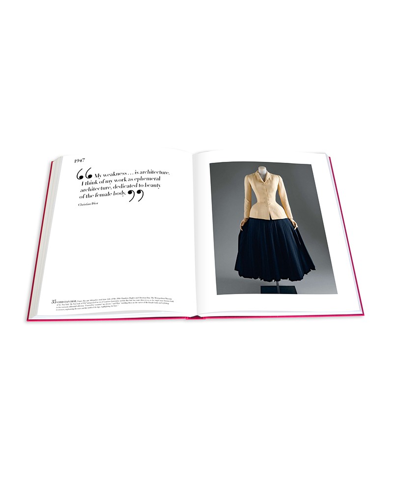 Hier sehen Sie die Innenansicht vom Bildband The Impossible Collection of Fashion von Assouline im RAUM concept store