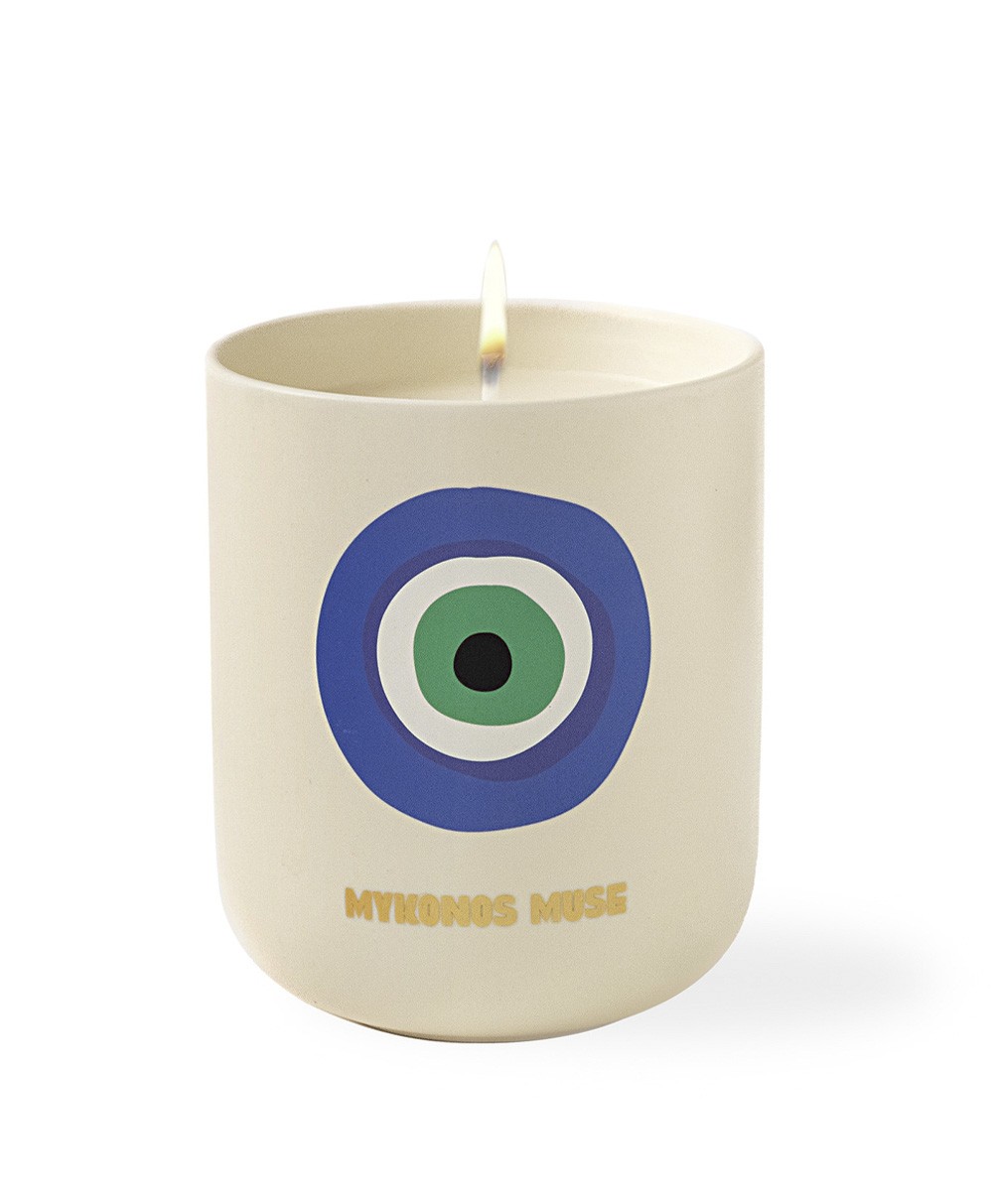 Dieses Bild zeigt das Produktbild der Travel from Home Candle Mykonos Muse von Assouline im RAUM concept store