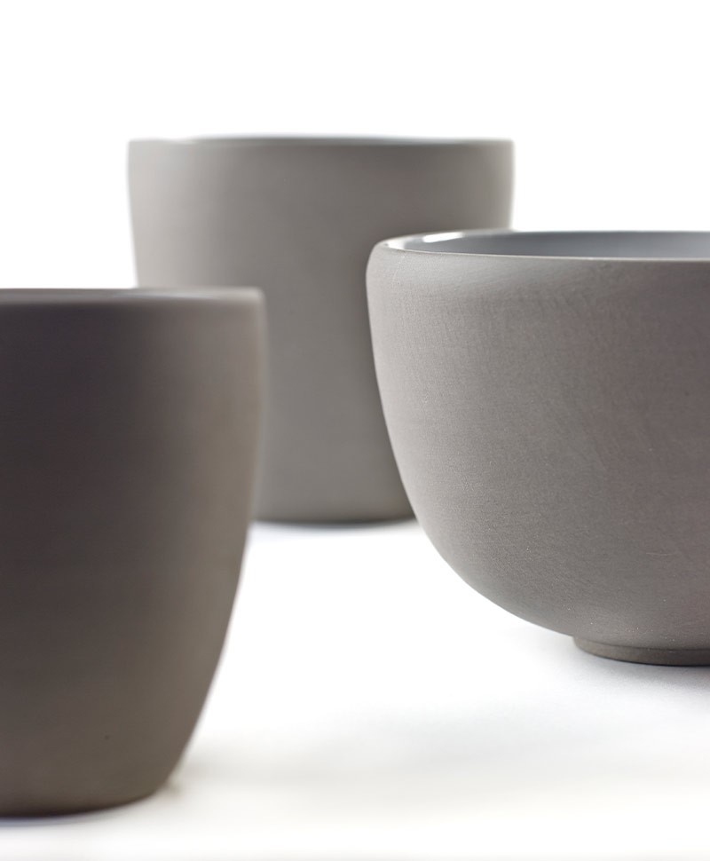 Hier sehen Sie ein Moodbild der Bowl von der Marke Serax aus der DUSK Kollektion – im Onlineshop RAUM concept store