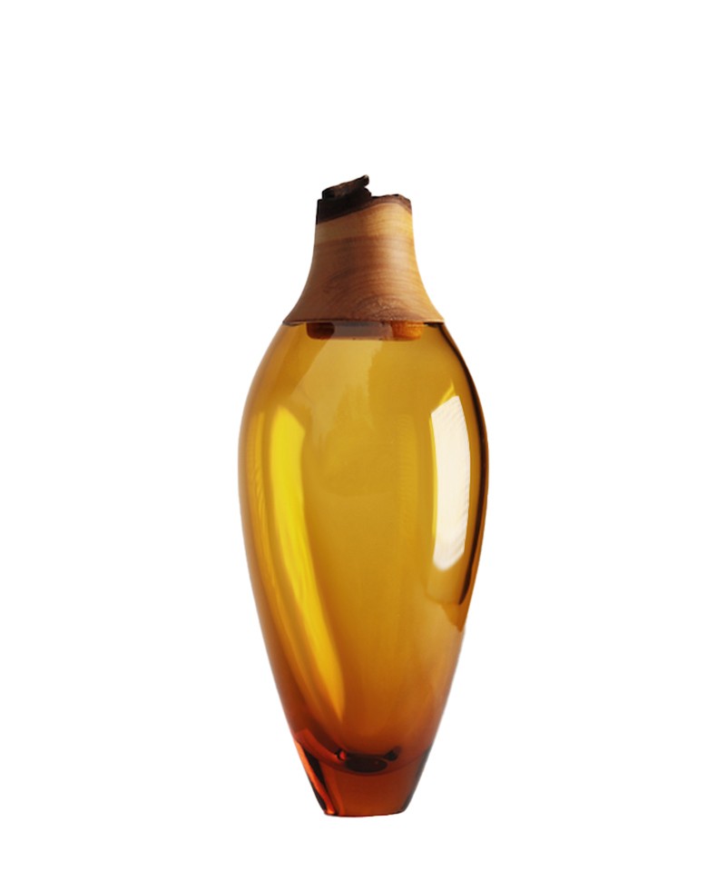 Hier sehen Sie ein Bild von der Vase Matisse amber von Utopia & Utility - RAUM concept store
