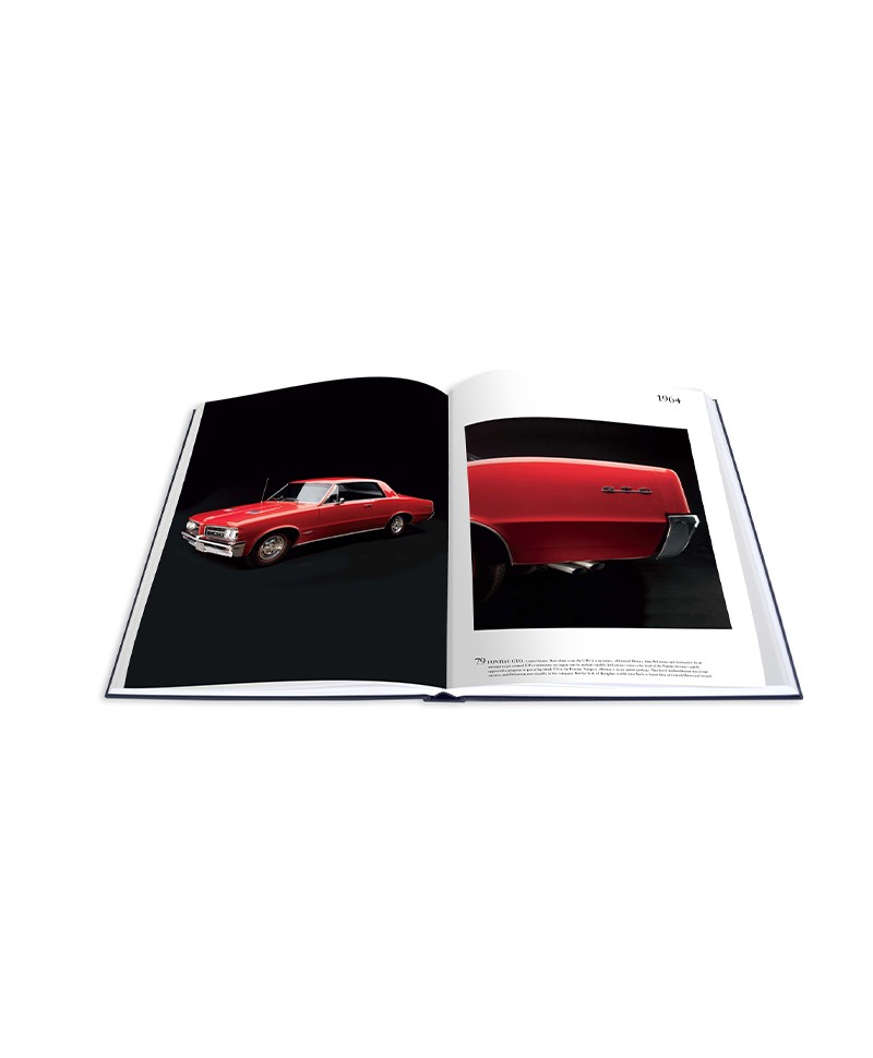 Hier sehen Sie die Innenansicht vom Bildband The Impossible Collection of Cars von Assouline im RAUM concept store